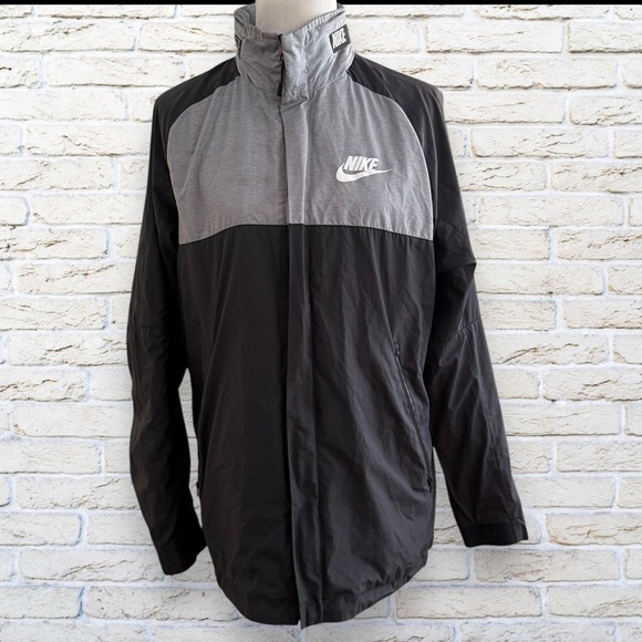 Nike Men's Black and Gray Jacket with Foldable Hood Sz Medium - Picture 1 of 15